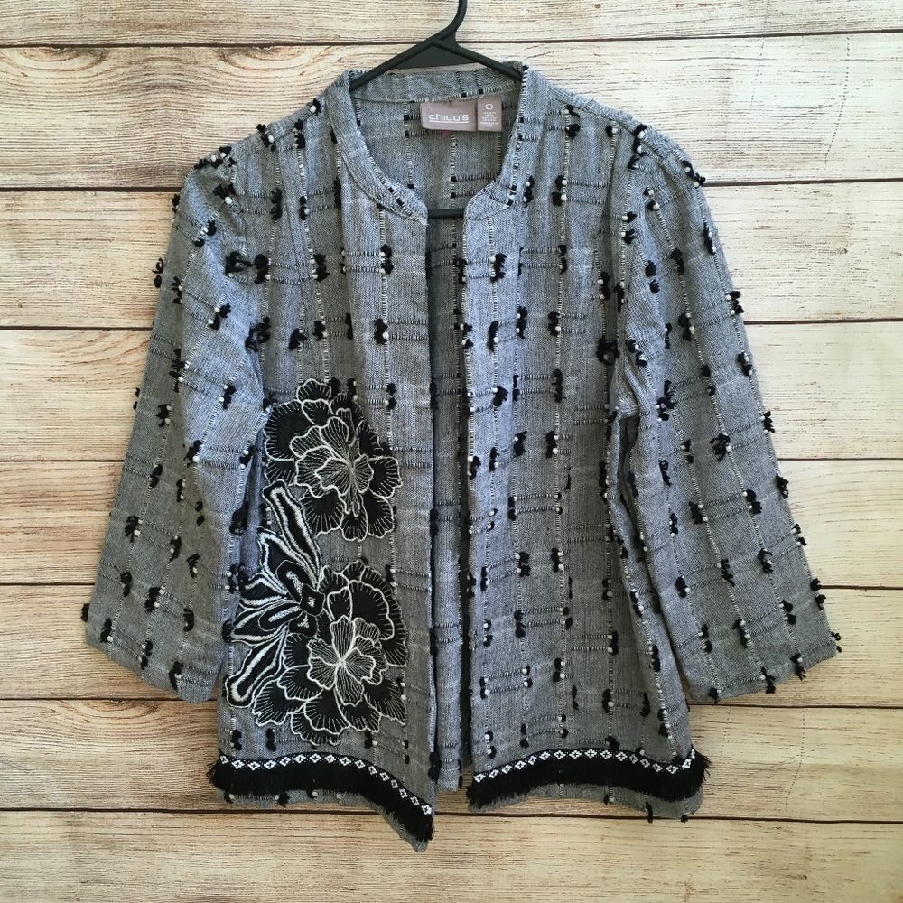 ‎CHICOS TEXTURED BLAZER WITH APPLIQUED FLORAL FRONT